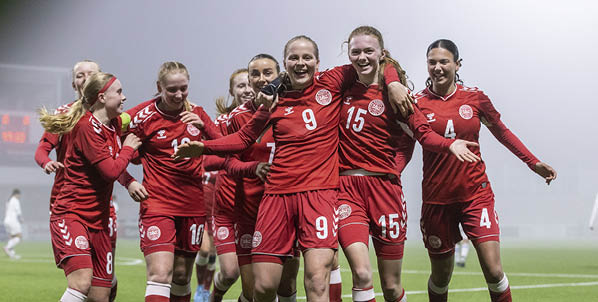 [DK=20220316: Dansk jubel efterm let til 1-0 af Emilia Asgeirsdottir, Danmark] [UK=20220316: Danish celebration after the goal for 1-0 by Emilia Asgeirsdottir, Danmark]